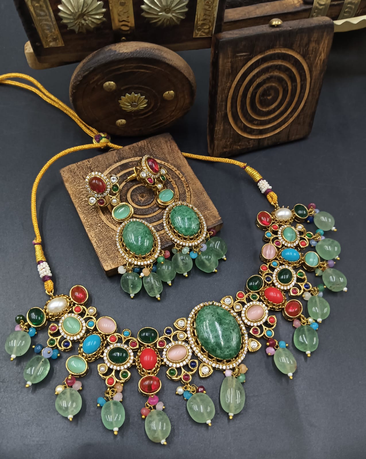 Primium choker necklace