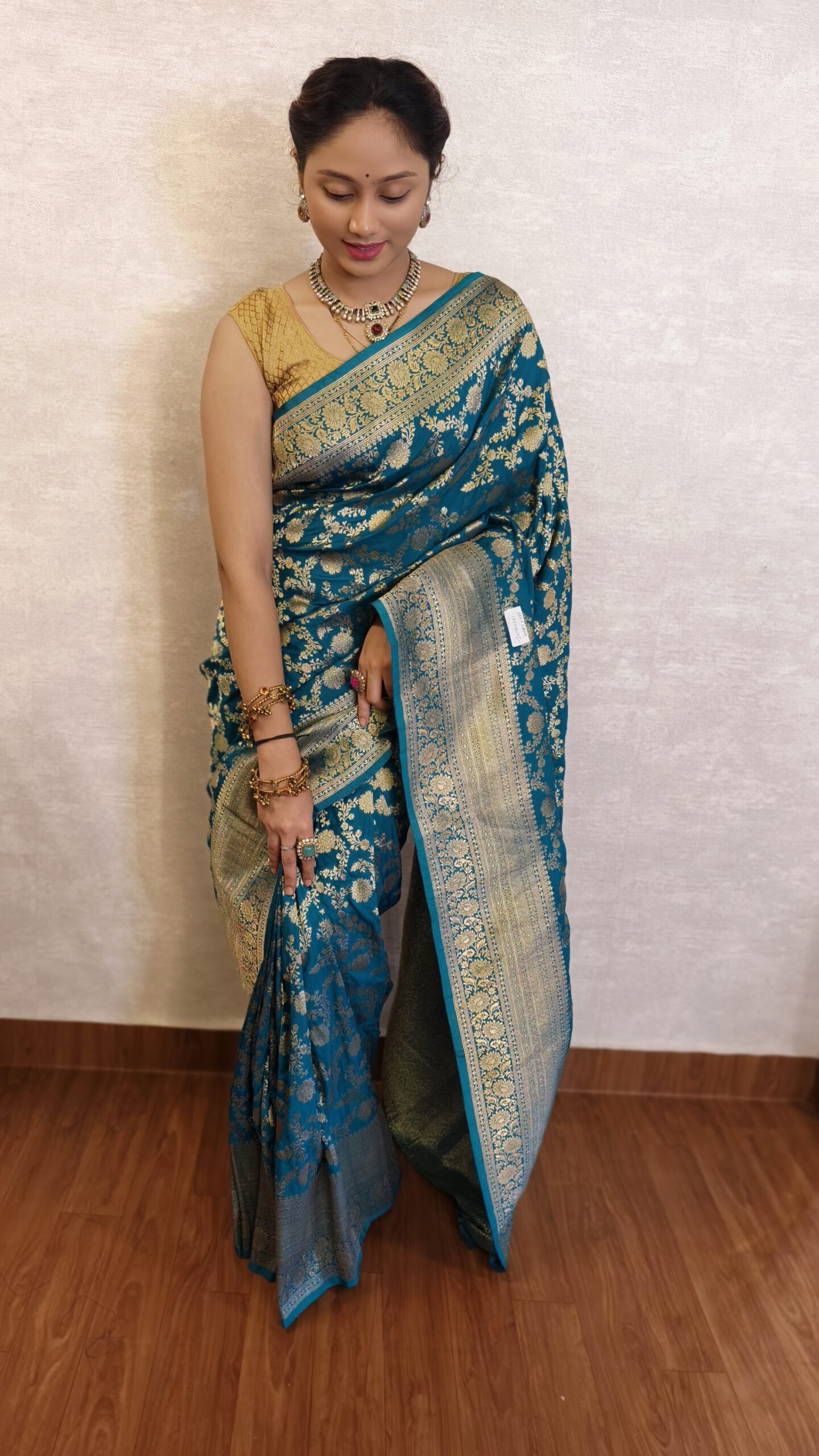 filter: null; fileterIntensity: null; filterMask: null; captureOrientation: 90;
runfunc: 0; algolist: 0;
multi-frame: 1;
brp_mask:0;
brp_del_th:0.0000,0.0000;
brp_del_sen:0.0000,0.0000;
motionR: 0;
delta:1;
module: portrait;hw-remosaic: false;touch: (-1.0, -1.0);sceneMode: 12582912;cct_value: 0;AI_Scene: (0, 0);aec_lux: 286.0;aec_lux_index: 0;albedo: ;confidence: ;motionLevel: 0;weatherinfo: weather?null, icon:null, weatherInfo:100;temperature: 33;