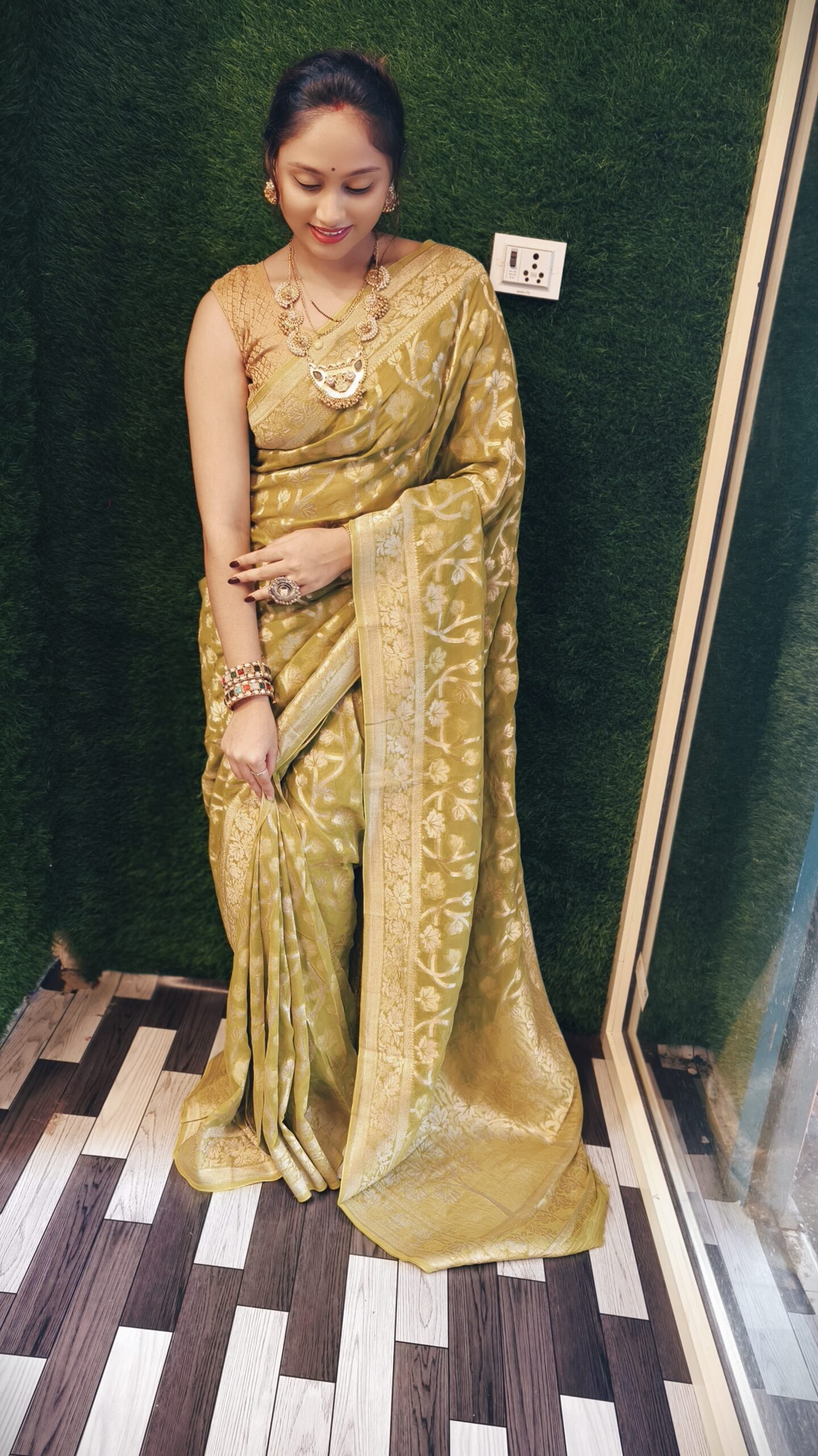 filter: 2201; fileterIntensity: 0.0; filterMask: 0; captureOrientation: 90;
runfunc: 0; algolist: 0;
multi-frame: 1;
brp_mask:0;
brp_del_th:0.0000,0.0000;
brp_del_sen:0.0000,0.0000;
motionR: 0;
delta:1;
module: portrait;hw-remosaic: false;touch: (-1.0, -1.0);sceneMode: 12582912;cct_value: 0;AI_Scene: (-1, -1);aec_lux: 306.0;aec_lux_index: 0;albedo:  ;confidence:  ;motionLevel: 0;weatherinfo: weather?null, icon:null, weatherInfo:100;temperature: 40;